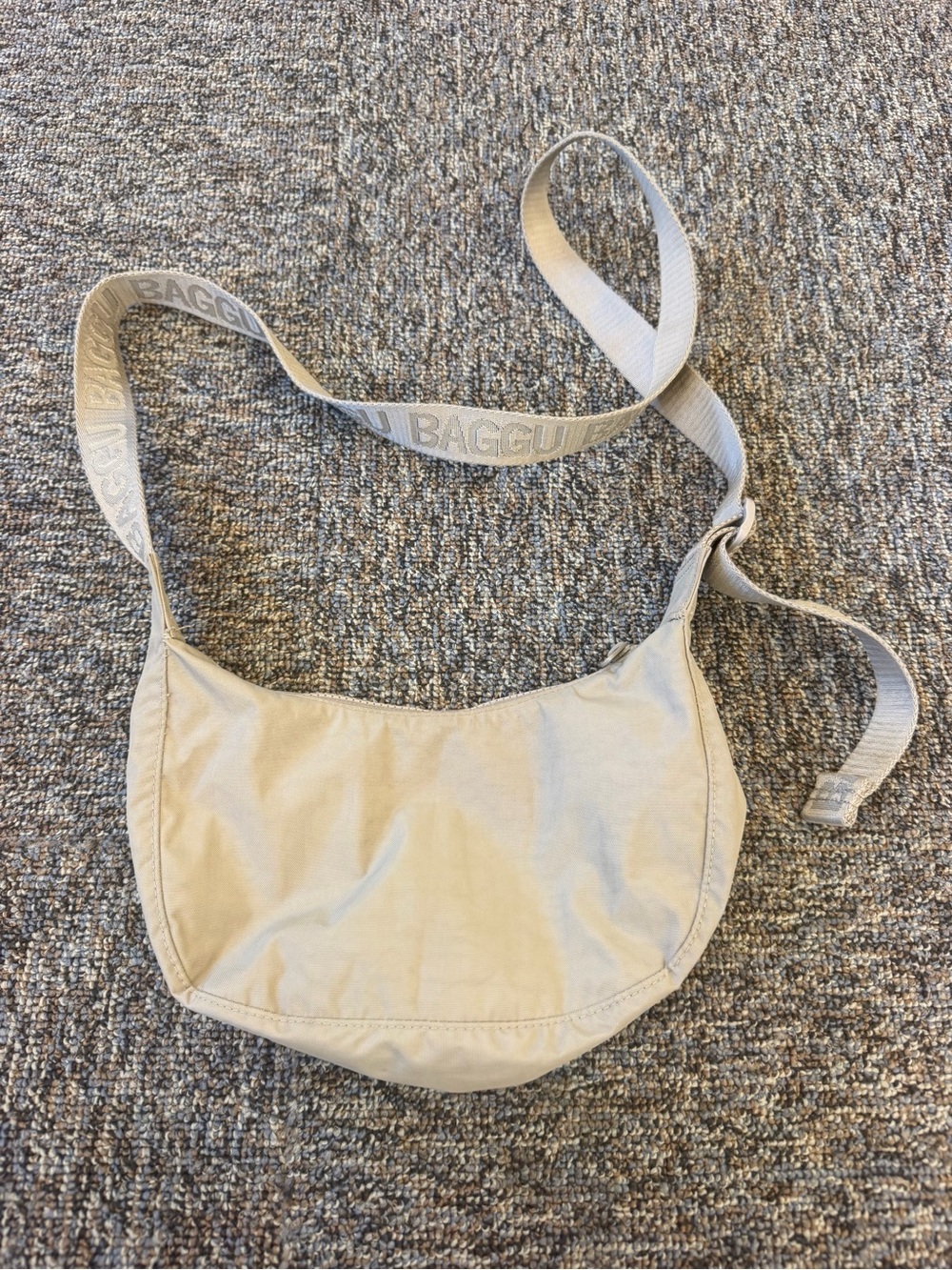 BAGGU Light Beige Crescent Crossbody Bag with Branded Adjustable Strap Keyring